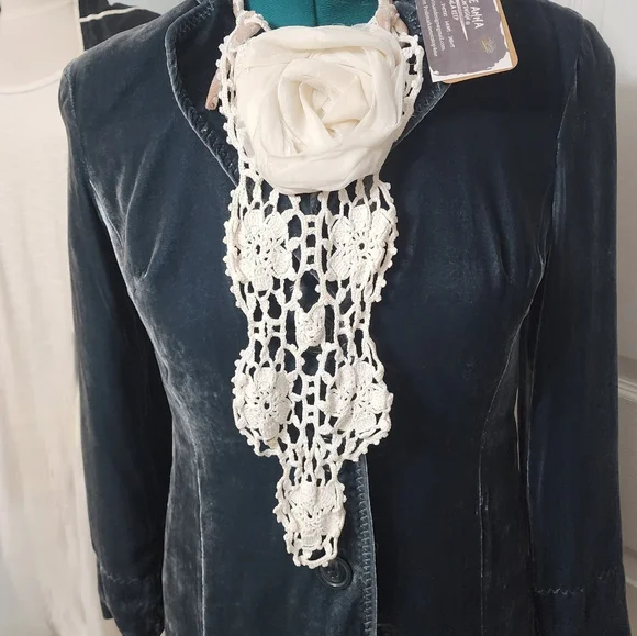 JABOT🪷MOSSIE ANNA ARTISAN DESIGN 🪷🪷🪷NWT - Picture 4 of 8